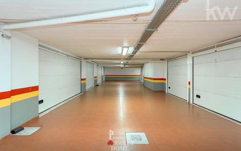Closed garage with 50 m2