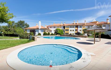 Zona das piscinas em frente ao apartamento 