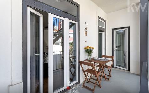 Balcony with access to laundry and terrace