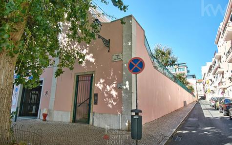 Entrada no condomínio de moradias