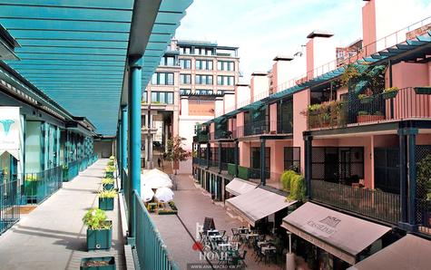 View of the Patio Bagatella shopping gallery