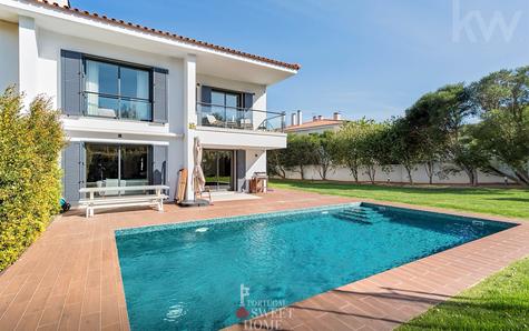 Vista da piscina recentemente construída