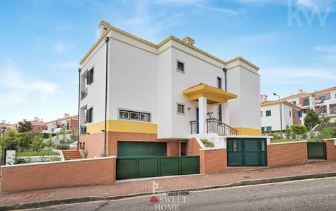 Detached House T4 next to Oeiras Golf & Residence