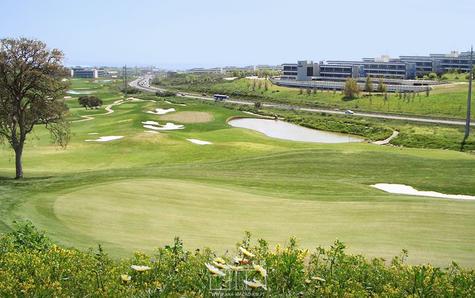Vista do campo de golf com 9 buracos