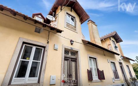 View of the exterior facade of the house