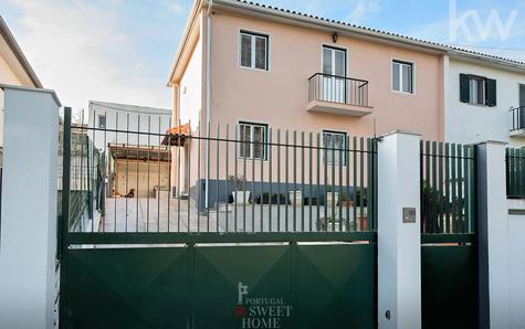 View of the facade of the semi-detached house