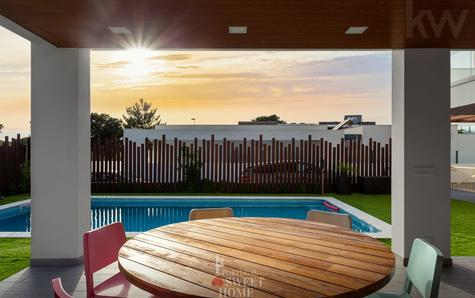 Covered leisure area (44 m2)