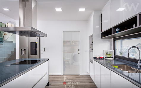 Cozinha (14,8 m2) com ligação à zona de lavandaria