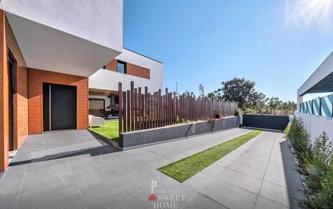 Entrance patio with parking space for 4 or 5 vehicles