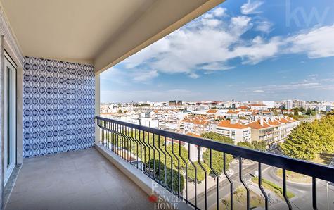 Vue dégagée depuis le balcon (13 m2) de la chambre