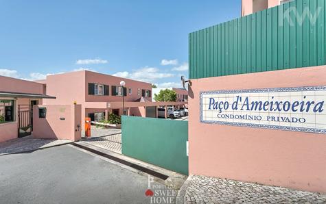 Entrance to the Paço da Ameixoeira Closed Condominium