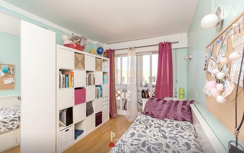 Grande chambre (14,6 m²) avec accès à un balcon (4,7 m²)