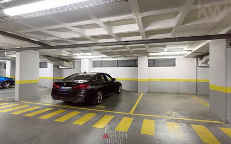 Garagem com 3 lugares de estacionamento