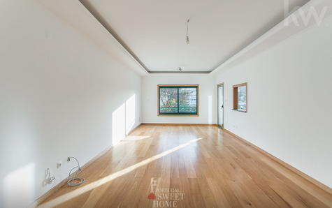 Sala ampla no piso inferior (28, 3m2)