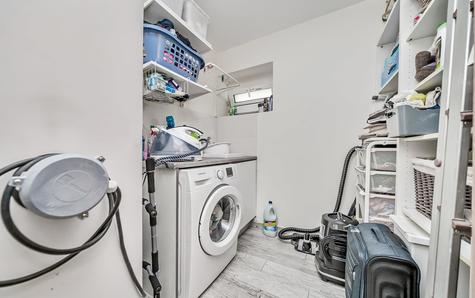 Laundry and storage area on the lower floor (5.44 m²)