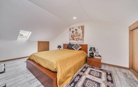 Master suite on the 3rd floor, with 48.8 m²