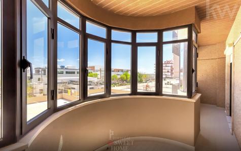 Enclosed balcony of the rooms