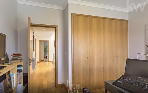 Bedroom / Office (13.35 m²) with built-in cupboards