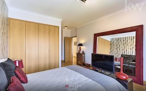 Main suite (22.7 m²), spacious and bright