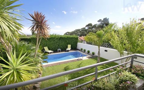 Large terrace (10.7 m²) overlooking the garden and pool