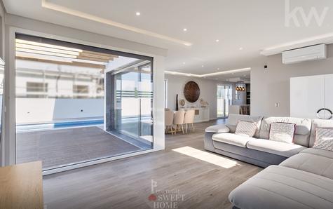 Living Room (23.50 m²) with large windows overlooking the pool