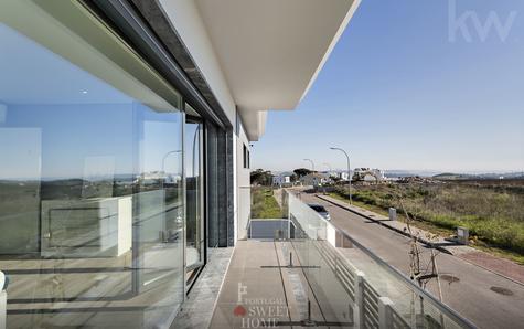 Balcony of the Main Suite (4.60 m²) with open sea view;