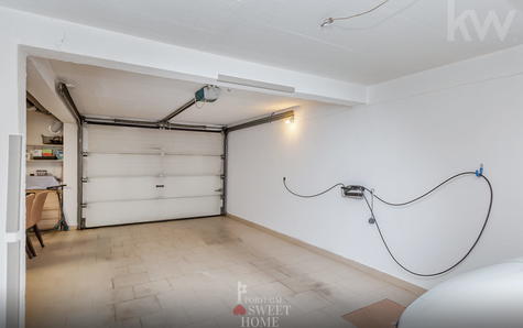 Garagem (53 m²) com espaço para 2 viaturas
