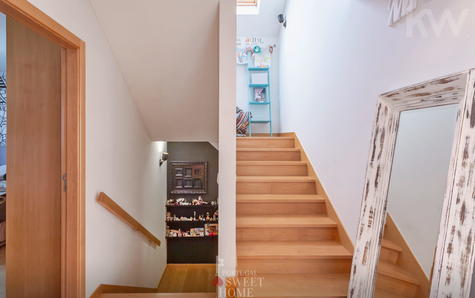 Access stairs between floors