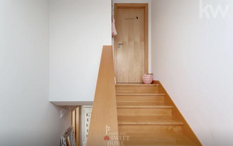 Escadas de acesso entre pisos