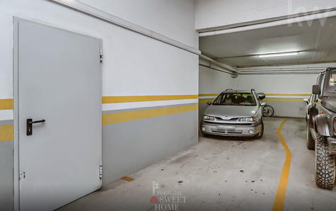 Garagem do condomínio com 2 lugares de estacionamento 