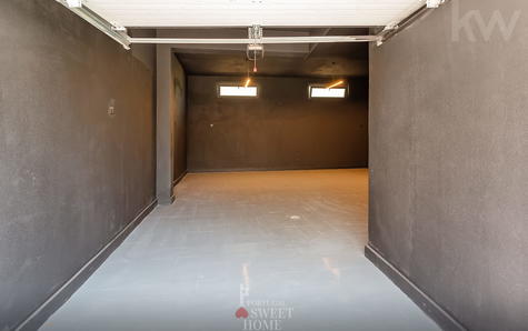 Garagem (72 m2) com espaço para 3 viaturas (