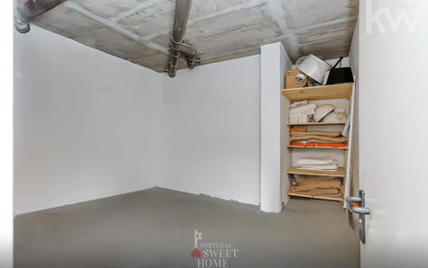 Closed storage room (14 m²) on the garage floor