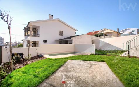 Vue sur le grand Jardin (154 m²) avec Piscine