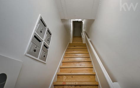 Escadaria de acesso ao 2º andar