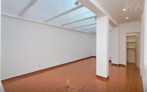 Terraço (22 m2) com uma pequena despensa de 1,4 m2