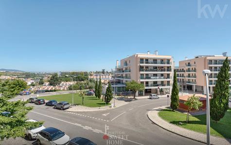 Balcony (7.15 m²) with open views of the sea and the Oeiras Agricultural Station