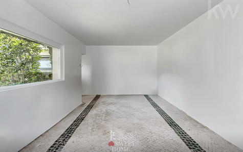 Divisão fechada no anexo do jardim