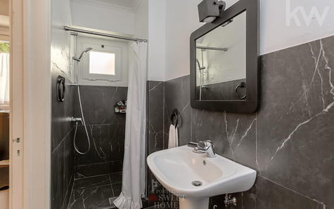 Bathroom on Floor 0