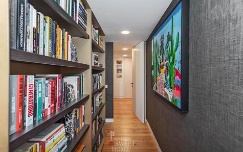 Couloir d'accès à la zone des logements.