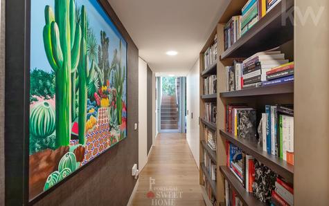 Couloir d'accès à la zone des logements.