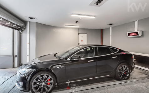 Plataforma elevatória robotizada que disponibiliza automaticamente a viatura