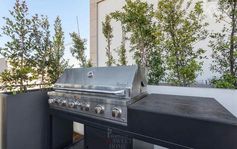 Barbecue de apoio à zona de refeições