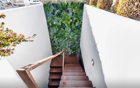 Escadas de acesso ao rooftop privativo
