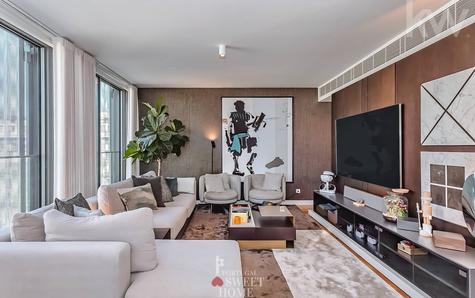 Sala (30 m2) e uma vista desafogada sobre as Avenidas Novas