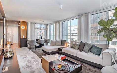 Sala (30 m2) e uma vista desafogada sobre as Avenidas Novas