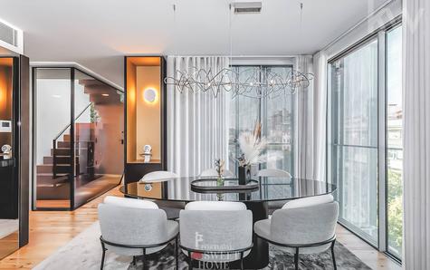 Sala (30 m2) e uma vista desafogada sobre as Avenidas Novas