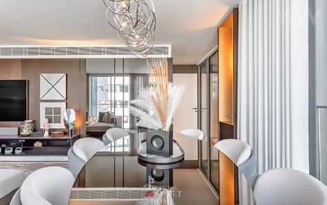 Sala (30 m2) e uma vista desafogada sobre as Avenidas Novas