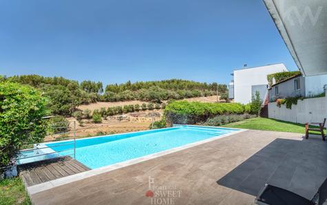 Lousa, Lousa - Maison 3+1 chambres dans résidence fermée avec piscine