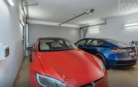 Garagem fechada com espaço para 2 carros