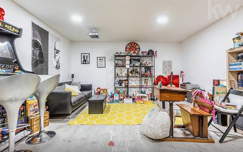 Sala de jogos (26 m2) e arrecadação (17 m2)